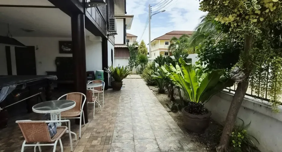 For sale 4 bedrooms villa in Huay Yai, Pattaya