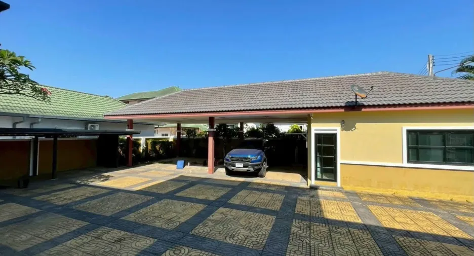 For sale 5 bedrooms house in Bang Lamung, Chonburi