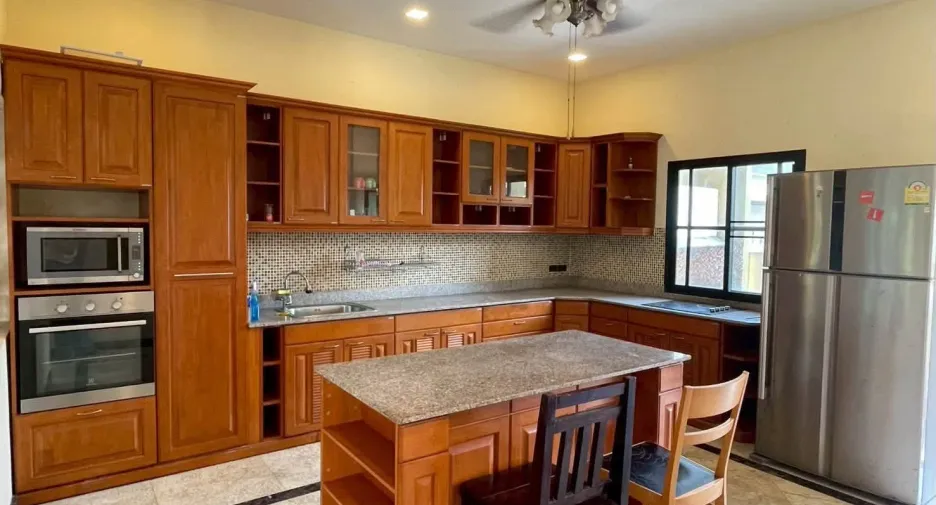 For sale 5 bedrooms house in Bang Lamung, Chonburi