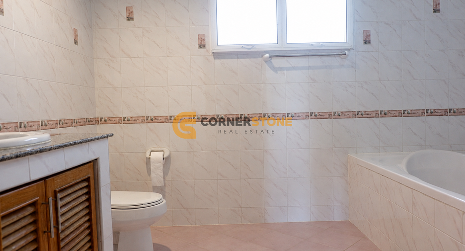 Casa en alquiler de 3 habitaciones en Bang Lamung, Chonburi