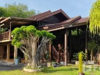 Haus zum Kauf mit 1 Zimmer in Mueang Rayong, Rayong