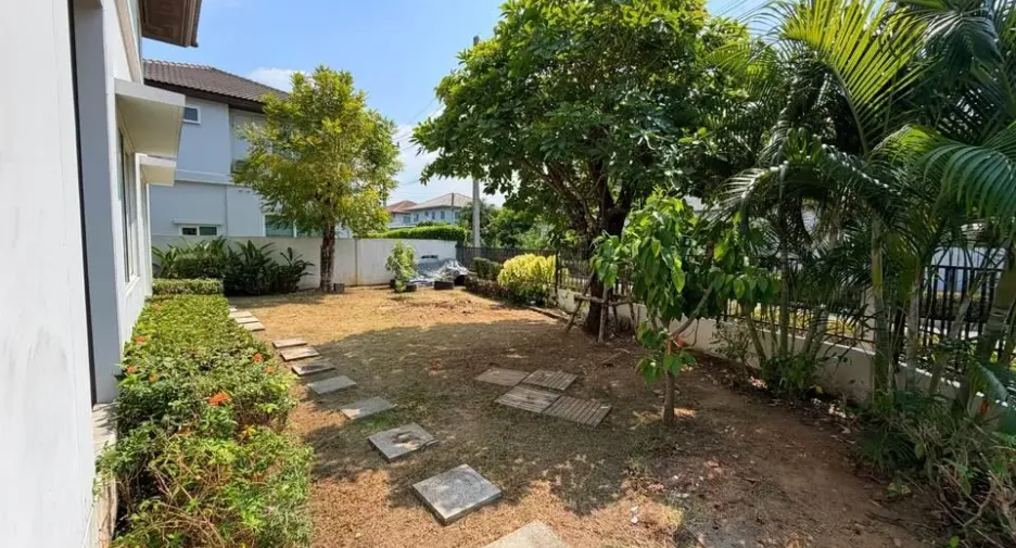 À louer 3 chambres maison à Phutthamonthon, Nakhon Pathom