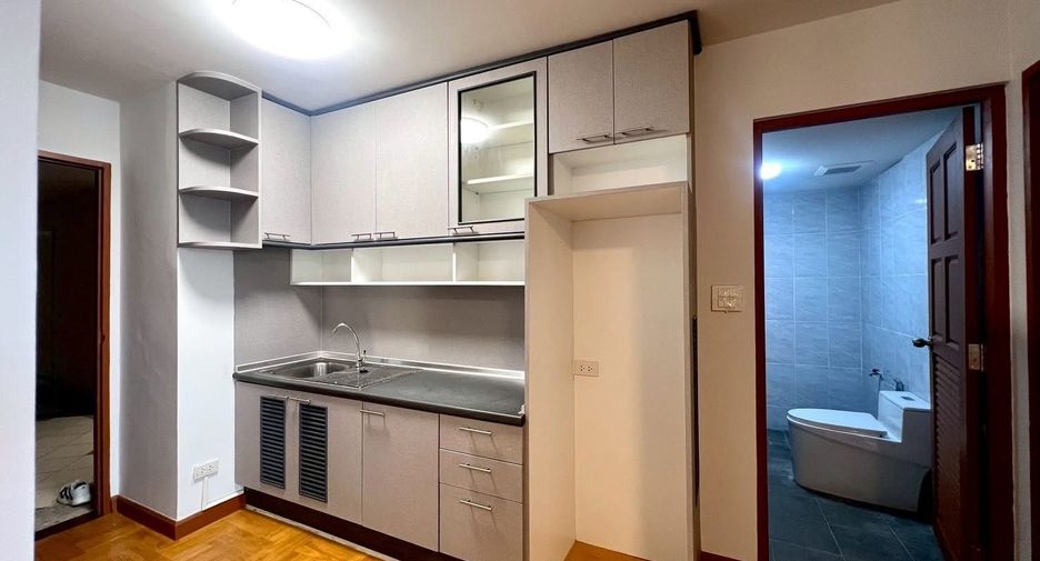 For sale 2 bedrooms condo in Chatuchak, Bangkok