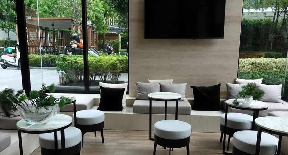 Condo en venta y en alquiler de 2 habitaciones en Watthana, Bangkok