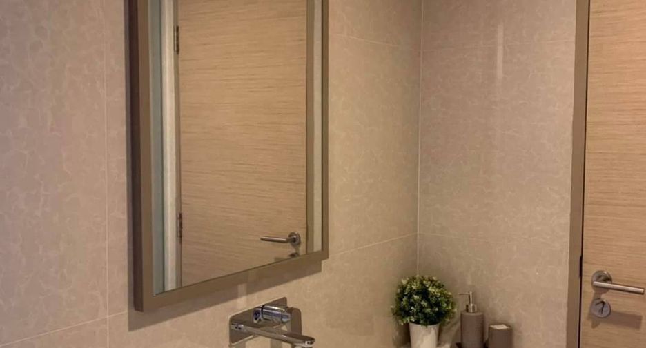 For rent 3 bedrooms condo in Khlong Toei, Bangkok