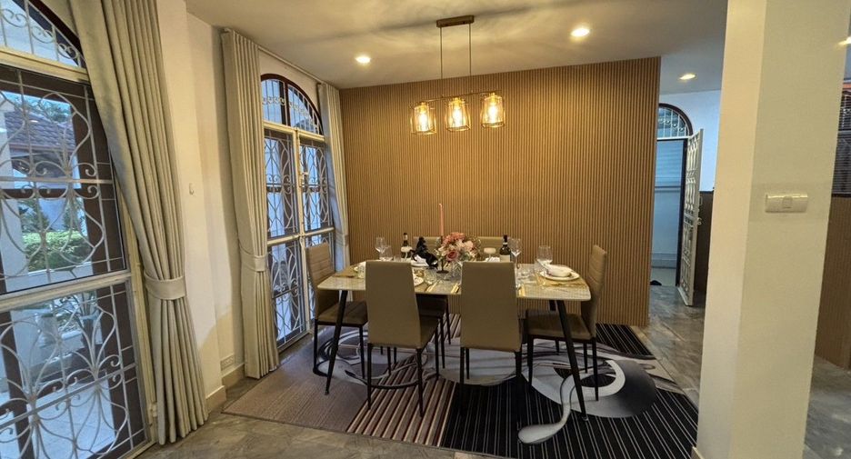 For rent 3 bedrooms villa in Bang Lamung, Chonburi