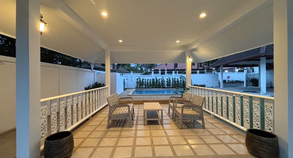 For rent 3 bedrooms villa in Bang Lamung, Chonburi