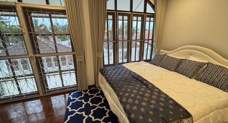 For rent 3 bedrooms villa in Bang Lamung, Chonburi