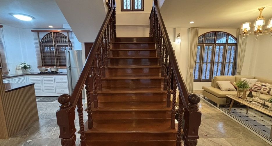 For rent 3 bedrooms villa in Bang Lamung, Chonburi