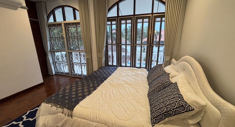 For rent 3 bedrooms villa in Bang Lamung, Chonburi