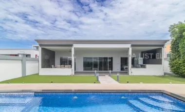 For sale 4 ベッドルーム house in Bang Lamung, Chonburi