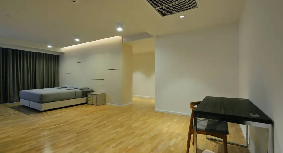 For rent 4 bedrooms condo in Watthana, Bangkok
