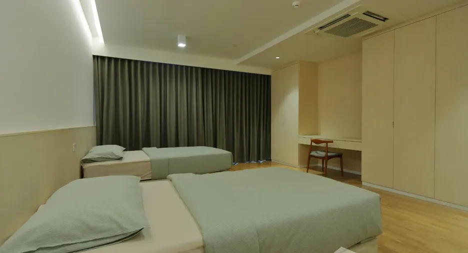 For rent 4 bedrooms condo in Watthana, Bangkok