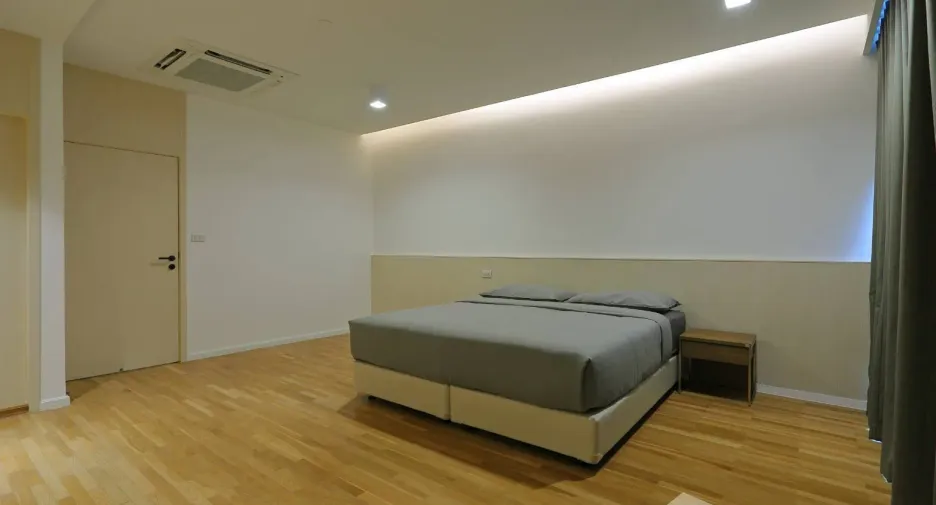 For rent 4 bedrooms condo in Watthana, Bangkok