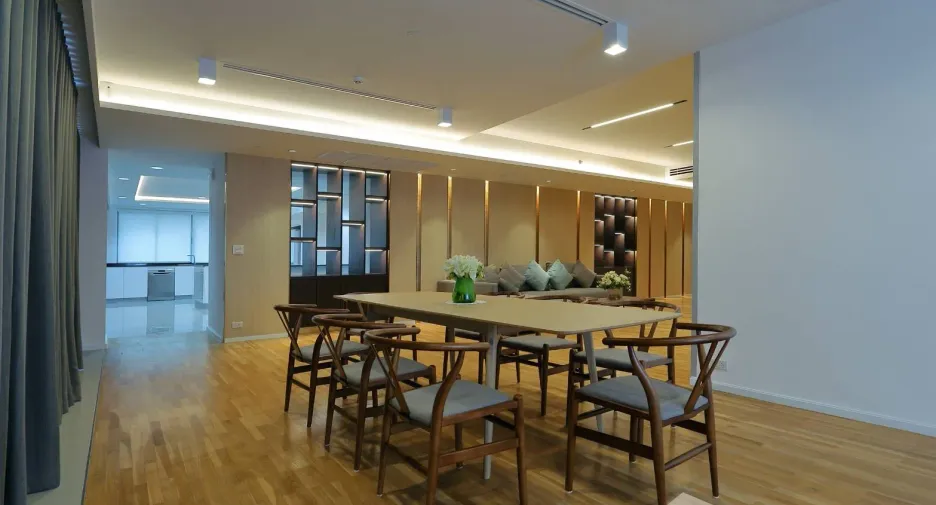 For rent 4 bedrooms condo in Watthana, Bangkok