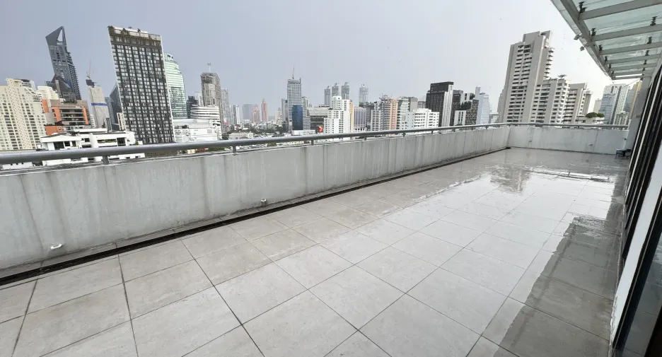 For rent 4 bedrooms condo in Watthana, Bangkok