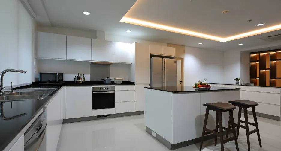 For rent 4 bedrooms condo in Watthana, Bangkok
