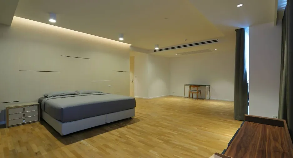 For rent 4 bedrooms condo in Watthana, Bangkok