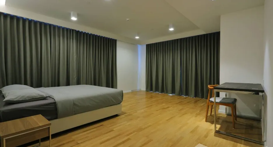 For rent 4 bedrooms condo in Watthana, Bangkok