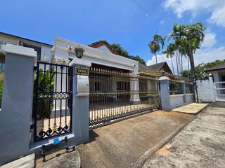 À louer 3 chambres maison à Mueang Phuket, Phuket