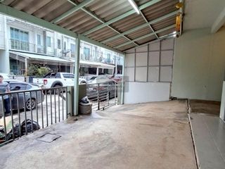 Casa adosada en venta de 3 habitaciones en Bang Bon, Bangkok