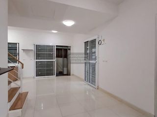 Casa adosada en venta de 3 habitaciones en Bang Bon, Bangkok