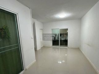 For sale 4 ベッドルーム townhouse in Sai Noi, Nonthaburi
