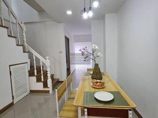Casa adosada en venta de 3 habitaciones en Nong Chok, Bangkok