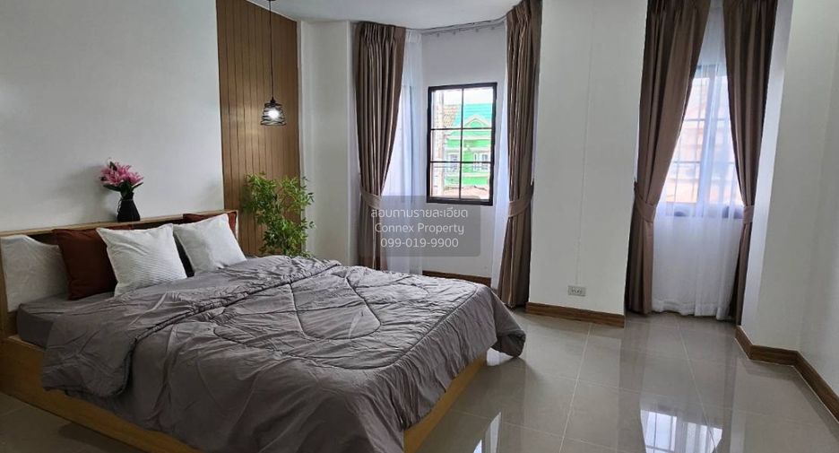 Casa adosada en venta de 3 habitaciones en Nong Chok, Bangkok