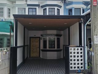 Casa adosada en venta de 3 habitaciones en Nong Chok, Bangkok