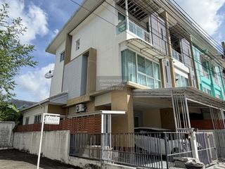 Casa adosada en venta de 3 habitaciones en Thung Khru, Bangkok