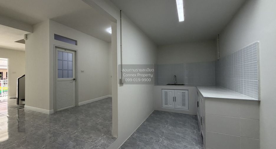 Casa adosada en venta de 3 habitaciones en Thung Khru, Bangkok