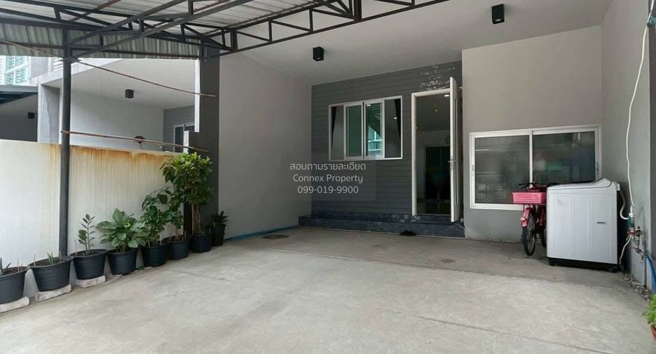 Casa adosada en venta de 3 habitaciones en Thung Khru, Bangkok