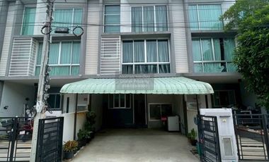 Casa adosada en venta de 3 habitaciones en Thung Khru, Bangkok