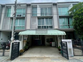 Casa adosada en venta de 3 habitaciones en Thung Khru, Bangkok