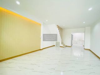 Casa adosada en venta de 3 habitaciones en Mueang Pathum Thani, Pathum Thani