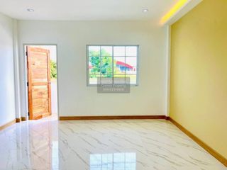 Casa adosada en venta de 3 habitaciones en Mueang Pathum Thani, Pathum Thani