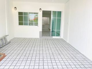 Casa adosada en venta de 3 habitaciones en Mueang Pathum Thani, Pathum Thani