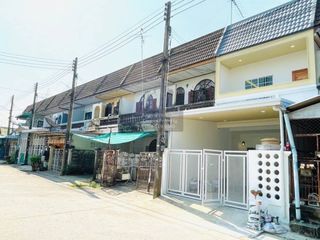 Casa adosada en venta de 3 habitaciones en Mueang Pathum Thani, Pathum Thani