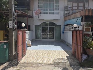 Reihenhaus zum Kauf mit 2 Zimmer in Mueang Samut Prakan, Samut Prakan