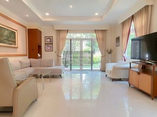 Haus zum Kauf mit 4 Zimmer in Suan Luang, Bangkok