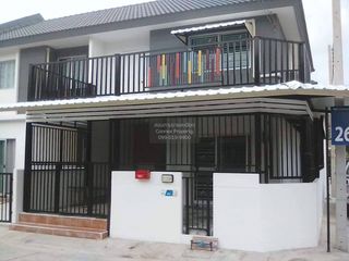 Casa adosada en venta de 3 habitaciones en Mueang Pathum Thani, Pathum Thani