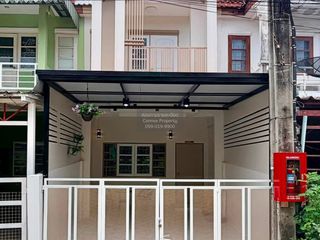 For sale 2 bedrooms townhouse in Mueang Samut Prakan, Samut Prakan
