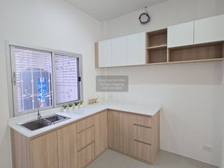Casa adosada en venta de 3 habitaciones en Don Mueang, Bangkok