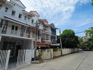 For sale 3 bedrooms townhouse in Don Mueang, Bangkok