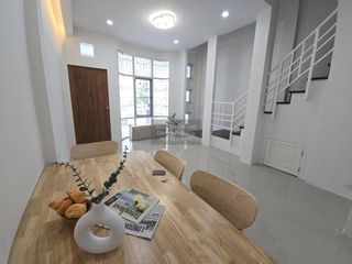 Casa adosada en venta de 3 habitaciones en Don Mueang, Bangkok