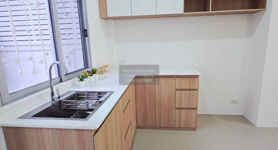 Casa adosada en venta de 3 habitaciones en Don Mueang, Bangkok