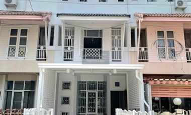 Casa adosada en venta de 3 habitaciones en Don Mueang, Bangkok
