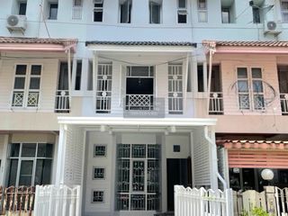 For sale 3 bedrooms townhouse in Don Mueang, Bangkok