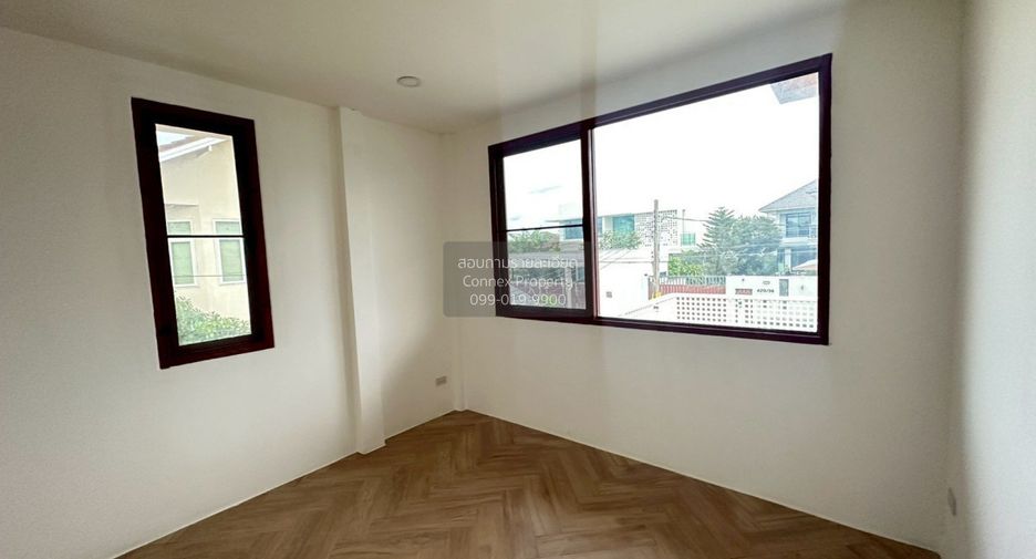 For sale 3 bedrooms house in Wang Thonglang, Bangkok